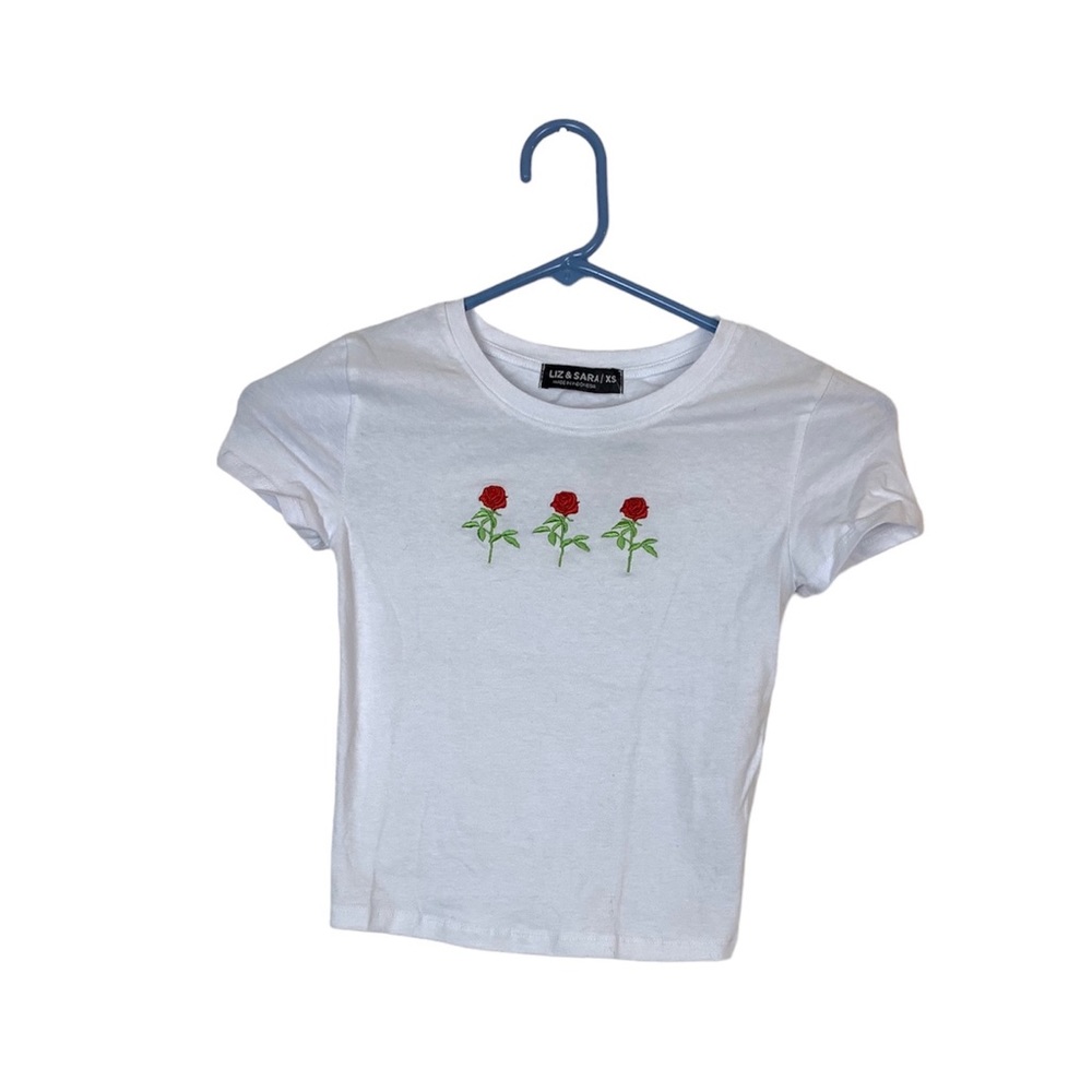 NWT Liz and Sara rose embroidered graphic tee size XS
